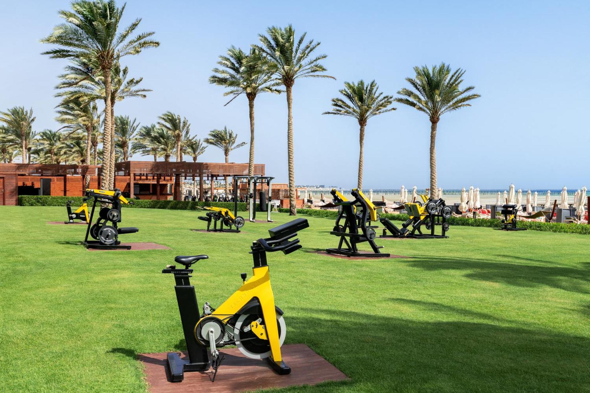 Rixos Premium Seagate Hotel Sarm es-Sejk Kültér fotó Outdoor fitness equipment at a resort